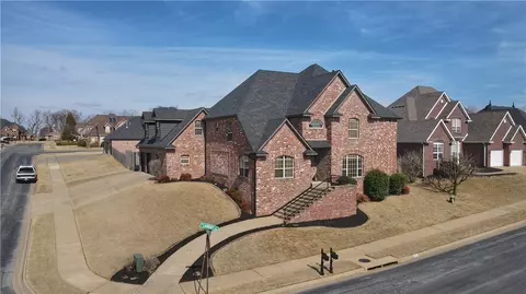 3901 NE Cadbury Ave, Bentonville, AR 72712