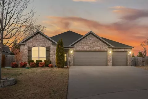 403 Shady Oak Cir, Cave Springs, AR 72718