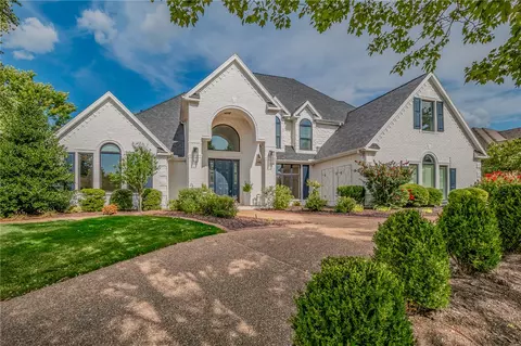 11 Sherwood Dr, Rogers, AR 72758