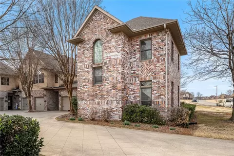 2700 S Everest Ave, Rogers, AR 72758