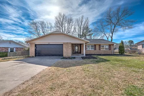 405 Indian Trl, Springdale, AR 72764