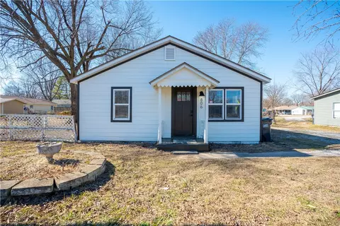 806 S Powell St, Springdale, AR 72764