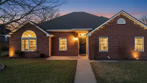 3900 Maple Rd, Bentonville, AR 72713