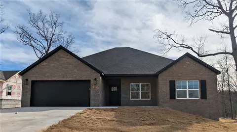 25 Thornaby Dr, Bella Vista, AR 72714