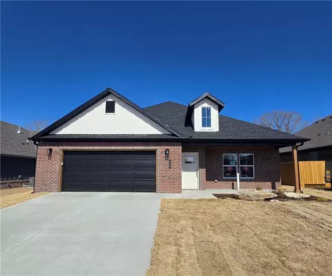 403 W Hondo St, Siloam Springs, AR 72761