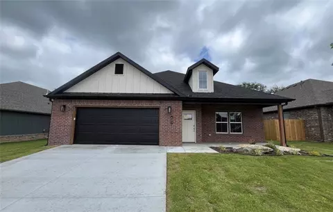 403 W Hondo St, Siloam Springs, AR 72761