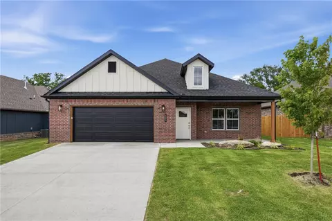 403 W Hondo St, Siloam Springs, AR 72761