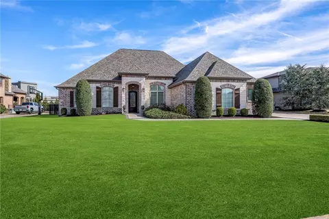 27 S Windsor Dr, Rogers, AR 72758