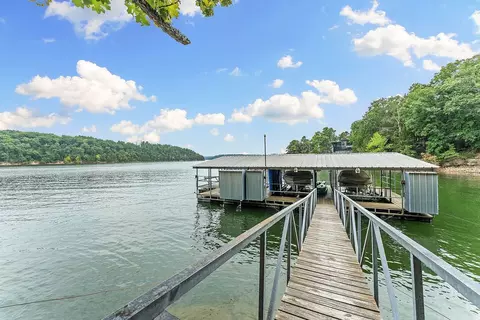 10135 Elizabeth Dr, Rogers, AR 72756