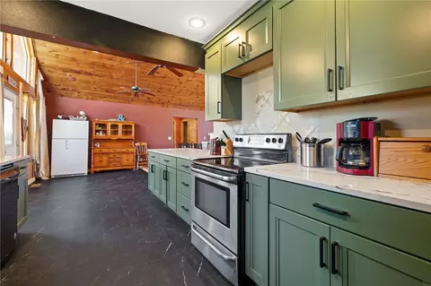Kitchen - 10557 Devils Den, Winslow, AR 72959 photo 2 of 3