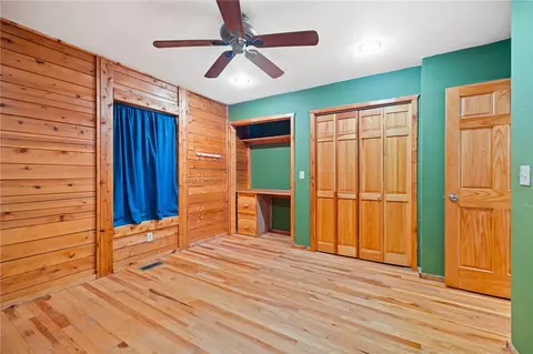 Bedroom - 10557 Devils Den, Winslow, AR 72959 photo 5 of 6