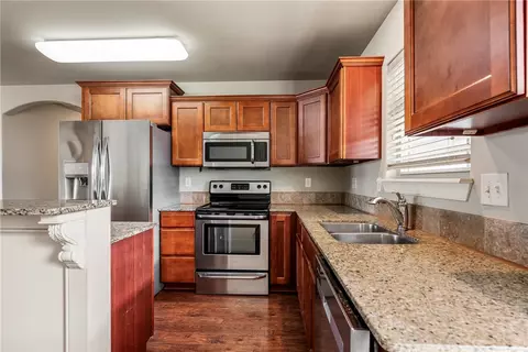 Kitchen - 430 Trieste Dr, Centerton, AR 72719 photo 2 of 2