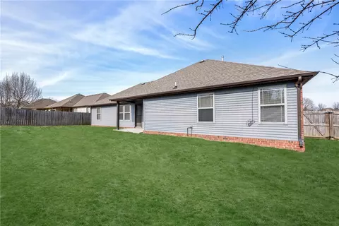 Exterior - 430 Trieste Dr, Centerton, AR 72719 photo 4 of 7