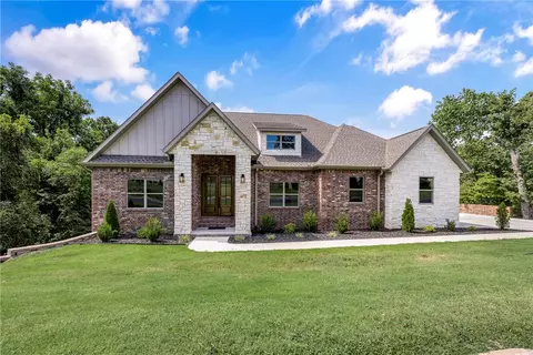 2808 Palisades Cir, Bentonville, AR 72712