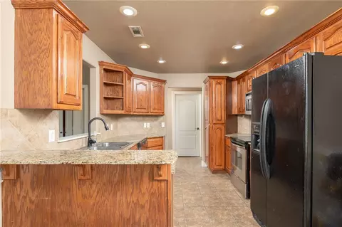 Kitchen - 443 E Buckboard Rd, West Fork, AR 72774 photo 1 of 2