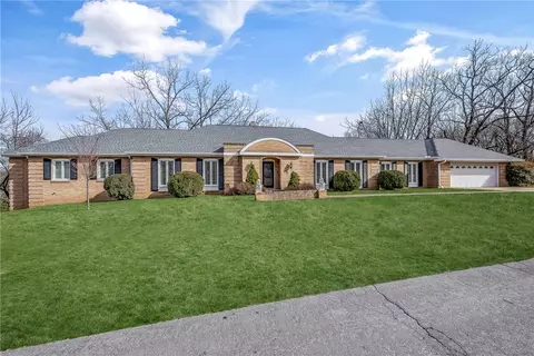 115 S Garrett St, Siloam Springs, AR 72761