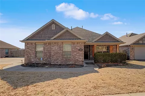 3527 Weir Rd, Fayetteville, AR 72704