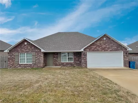 1012 Vista Dr, Gentry, AR 72761