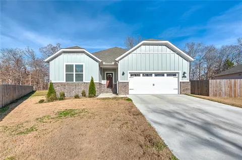 3 Mckissick Cir, Bella Vista, AR 72715