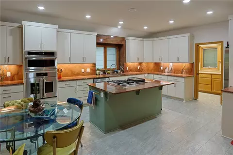 8985 Pikes Peak Rd, Rogers, AR 72756