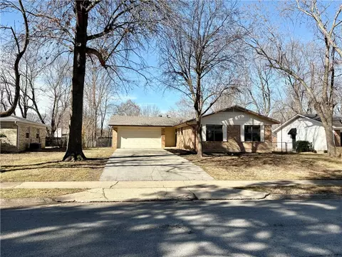 3473 Northwood Ave, Fayetteville, AR 72704