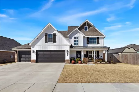 652 S Baggett St, Prairie Grove, AR 72753