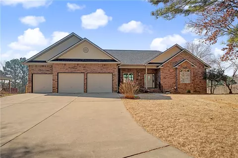 70 Mckenzie Dr, Bella Vista, AR 72715
