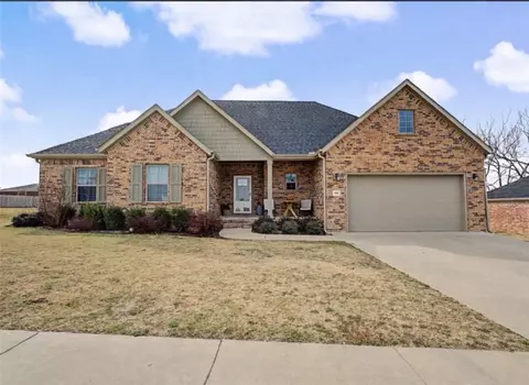 908 Fallon St, Siloam Springs, AR 72761