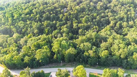 50 Munster Dr, Bella Vista, AR 72715