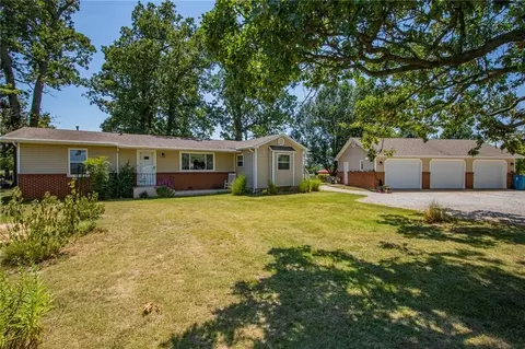 1933 1911 Hazelton Rd, Pea Ridge, AR 72751