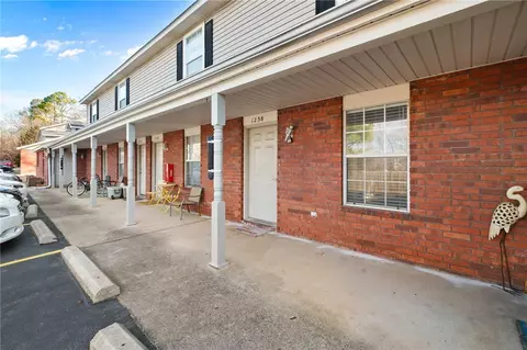 1238 Iron Horse Dr, Fayetteville, AR 72703