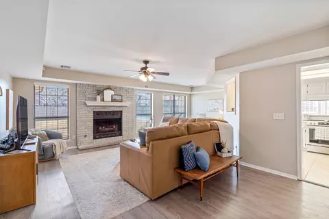 1303 N Flamingo Rd, Rogers, AR 72756