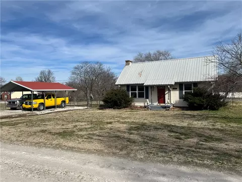 13800 Roland David Rd, Pea Ridge, AR 72751