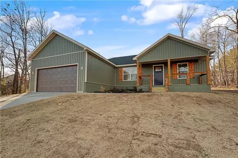 1 Strichen Dr, Bella Vista, AR 72715
