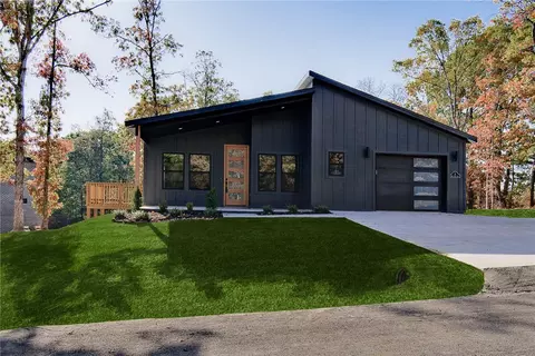 17 Islay Dr, Bella Vista, AR 72715