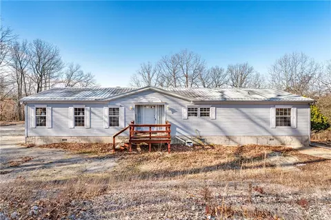 33 Skyview Ln, Holiday Island, AR 72631
