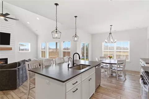 Kitchen - 1251 Bootleg Rd, Bentonville, AR 72713 photo 3 of 4