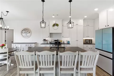 Kitchen - 1251 Bootleg Rd, Bentonville, AR 72713 photo 2 of 4