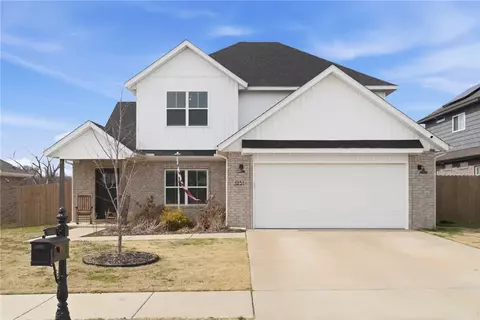 1251 Bootleg Rd, Bentonville, AR 72713