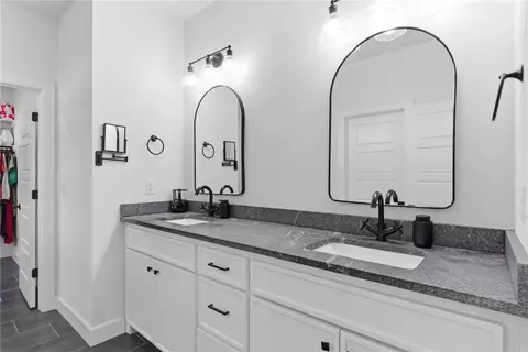 Bath - 1251 Bootleg Rd, Bentonville, AR 72713 photo 2 of 4
