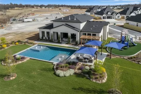Exterior - 381 Rainforest Loop, Centerton, AR 72719 photo 2 of 6