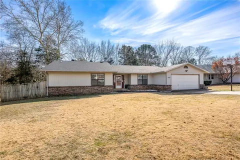 1543 E Cardinal Dr, Fayetteville, AR 72703