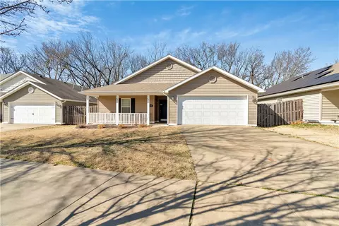 1449 S Holland Dr, Fayetteville, AR 72704