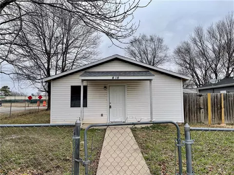414 W Price Ave, Springdale, AR 72764