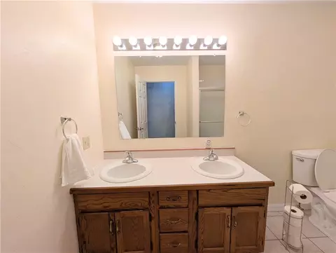 Bath - 107 Arbor Dr, Harrison, AR 72601 photo 3 of 5