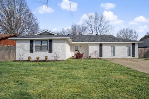 1101 Karena St, Springdale, AR 72762