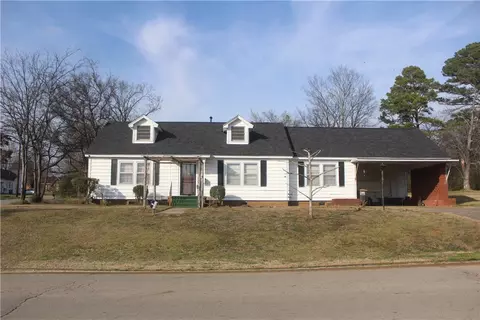 1008 W College St, Ozark, AR 72949