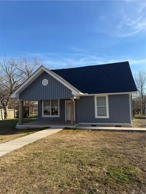 703 NW 1st St, Atkins, AR 72823