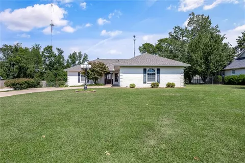 912 NW 9th St, Bentonville, AR 72712