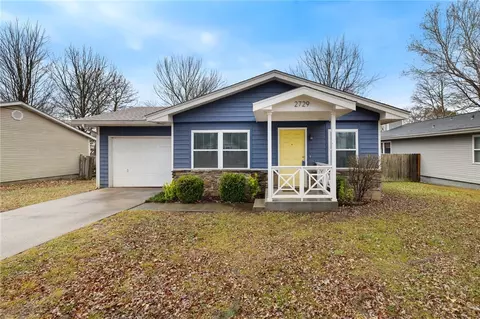 2729 N Villa Blvd, Fayetteville, AR 72703